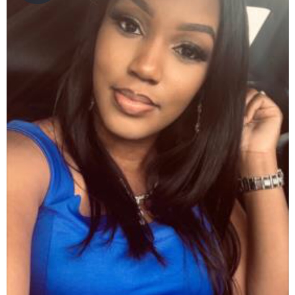 Meet your Posher, Nia